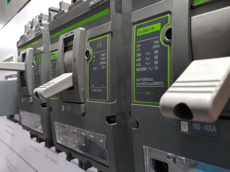 کلیدهای حفاظتی در تابلو برق صنعتی: حافظه ایمنی تجهیزات برق